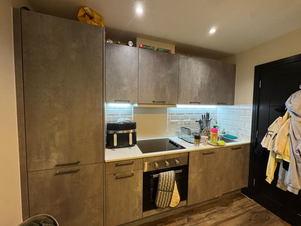 Property photo 2 of 6 Kitchen