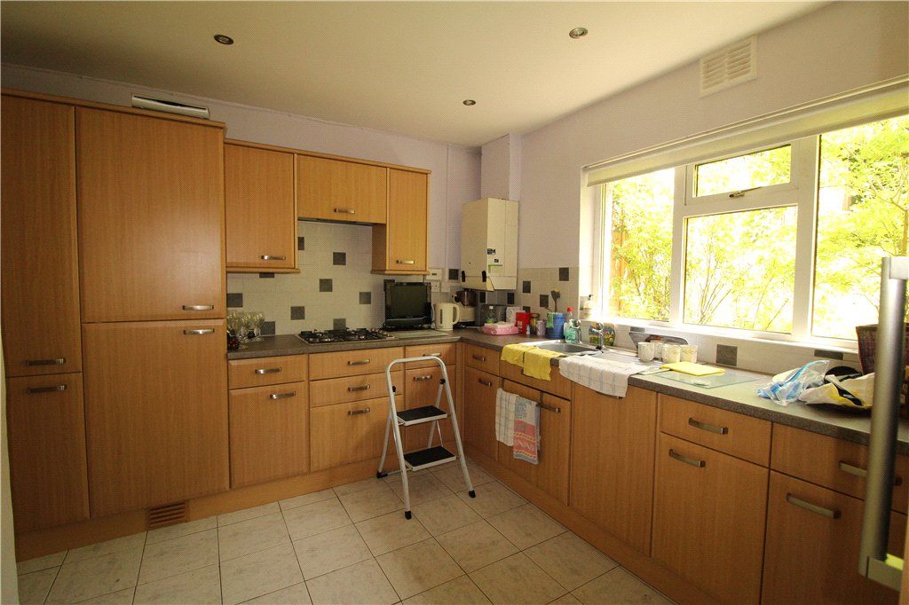 Property photo 2 of 11 Kitchen