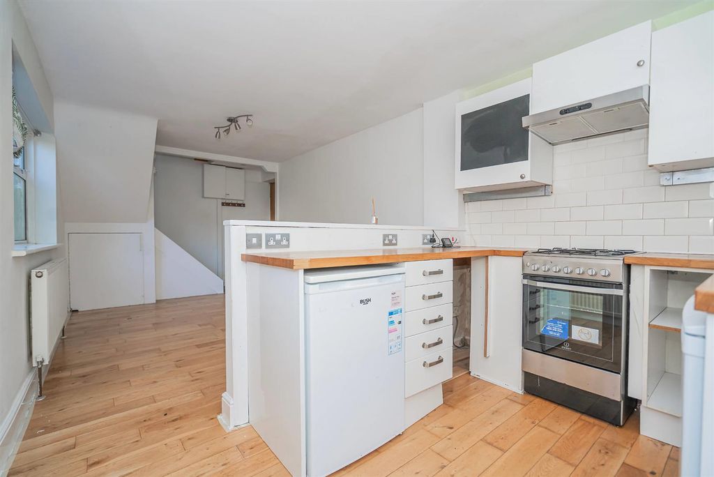 Property photo 3 of 19 Kitchen B.Jpg