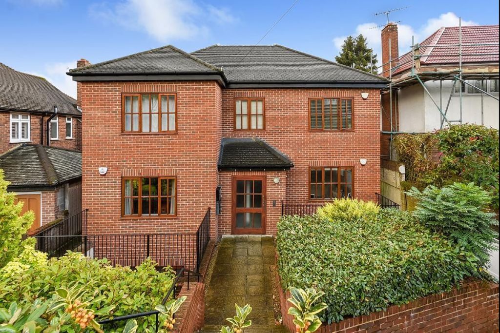 Property photo 1 of 9