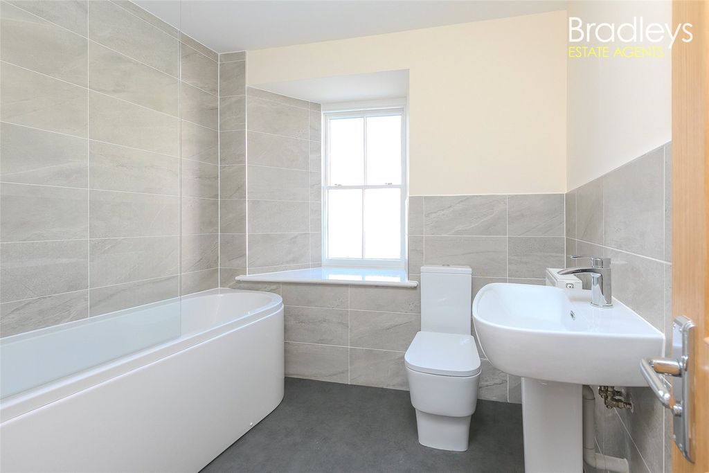 Additional image 10 of 2 bed flat for salePetrellen Court, Penrose Terrace, Penzance TR18