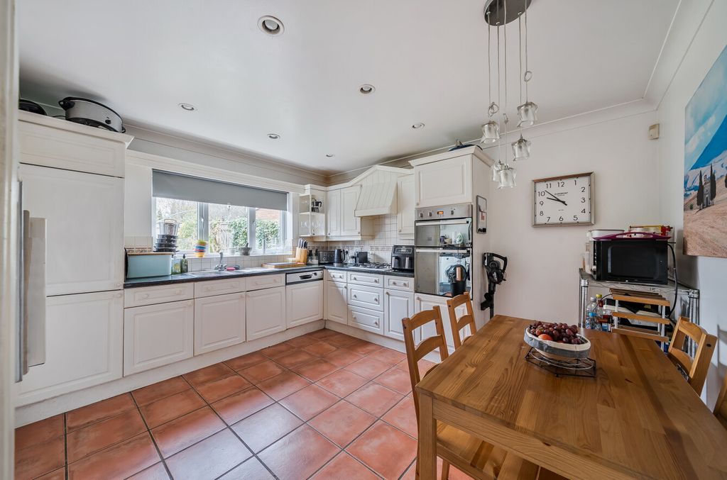 Property photo 2 of 17 1385028-9-69282F3...