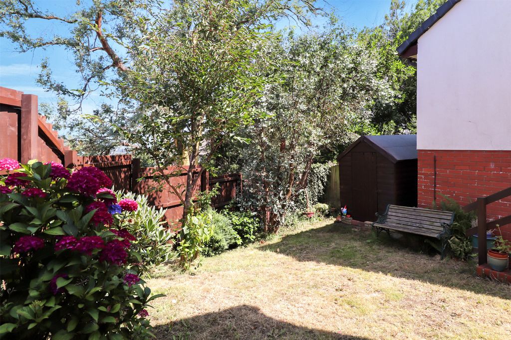 Property photo 2 of 14 Picture No. 13