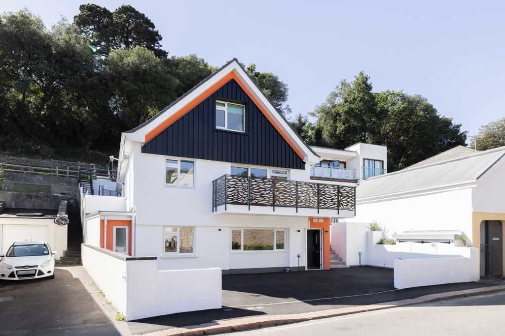 Property photo 1 of 20