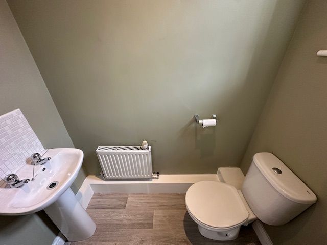 Property photo 3 of 9 Cloakroom