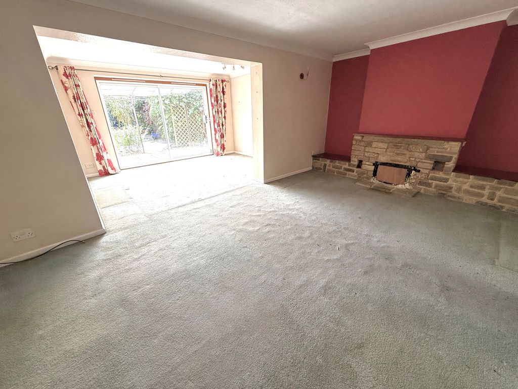 Property photo 2 of 17 7 Cumberland Lounge 1