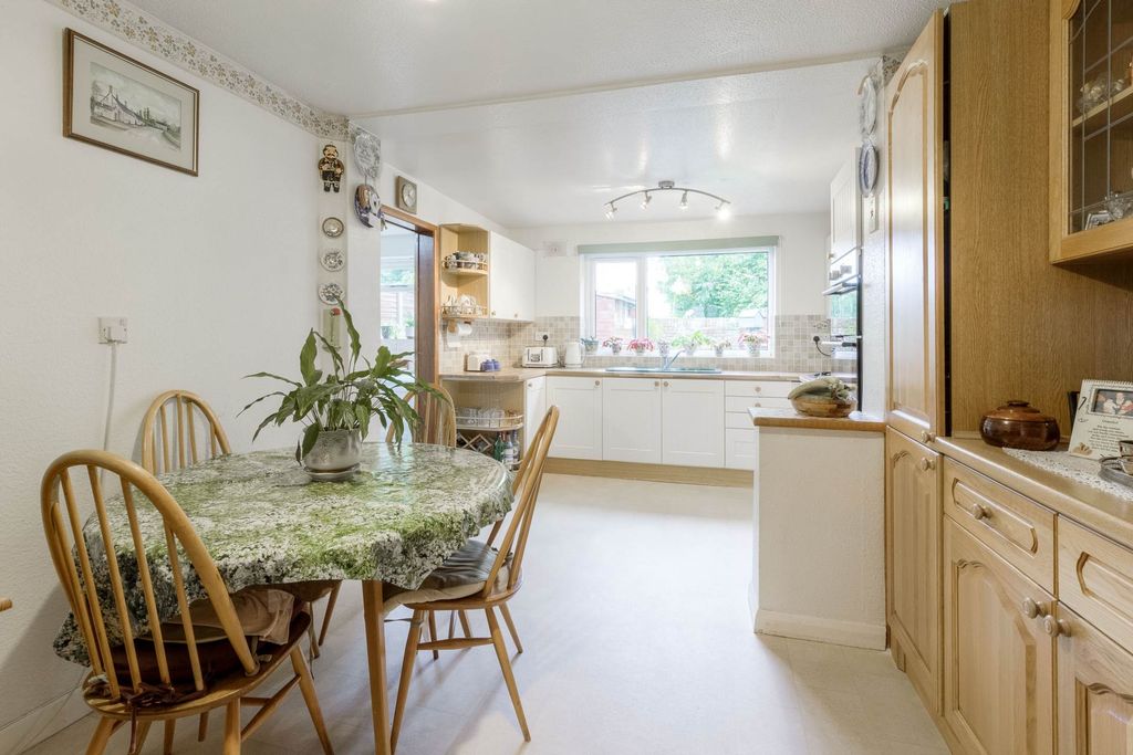 Property photo 3 of 20