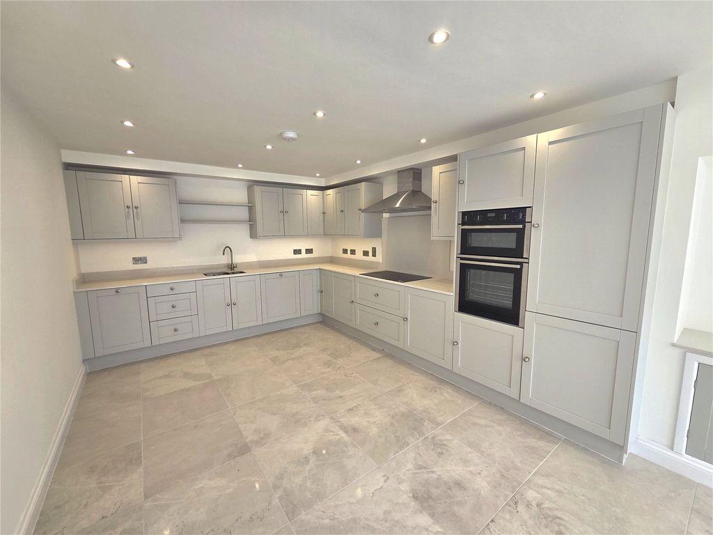 Property photo 2 of 17 Picture No. 05