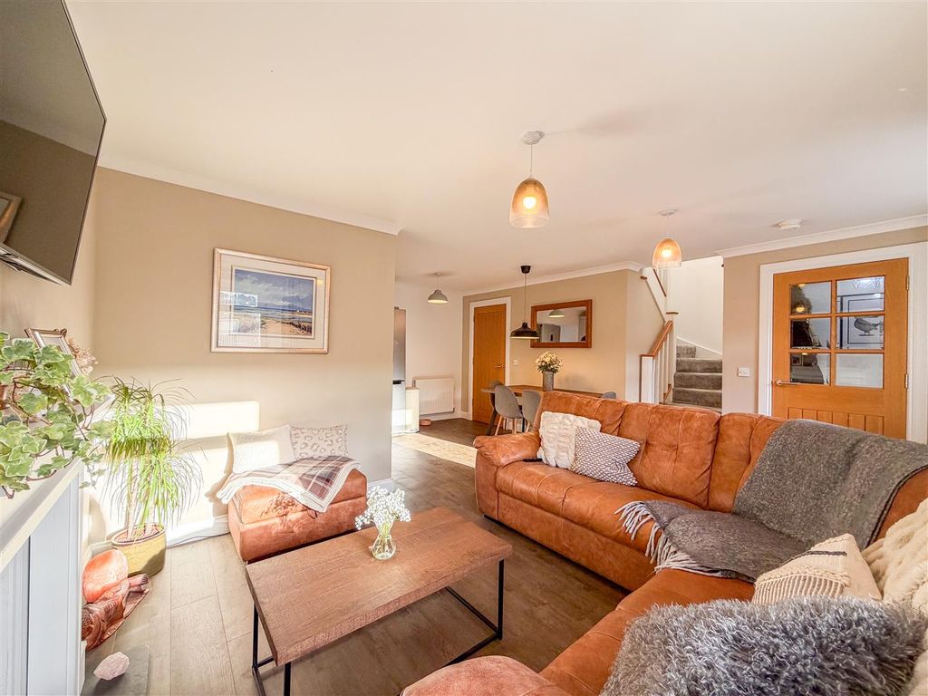 Property photo 2 of 25 Living Room