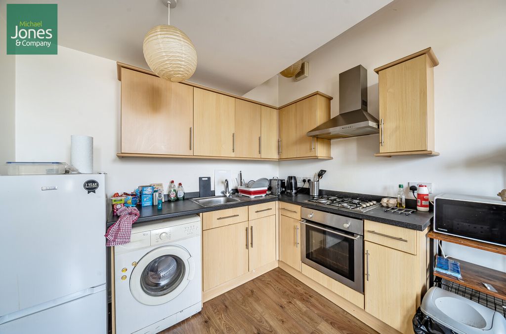 Property photo 2 of 7 Kitchen