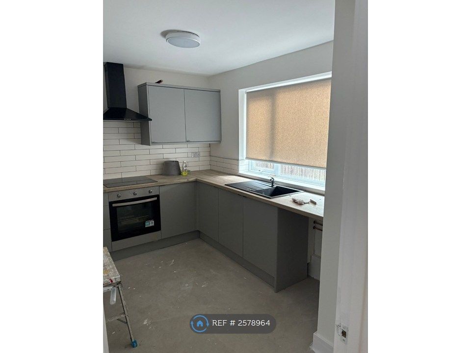 Property photo 1 of 8 Kitchen