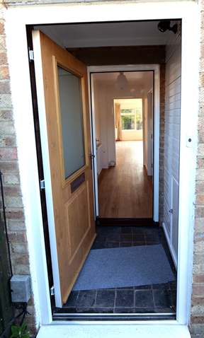 Property photo 2 of 9 Entrance Porch