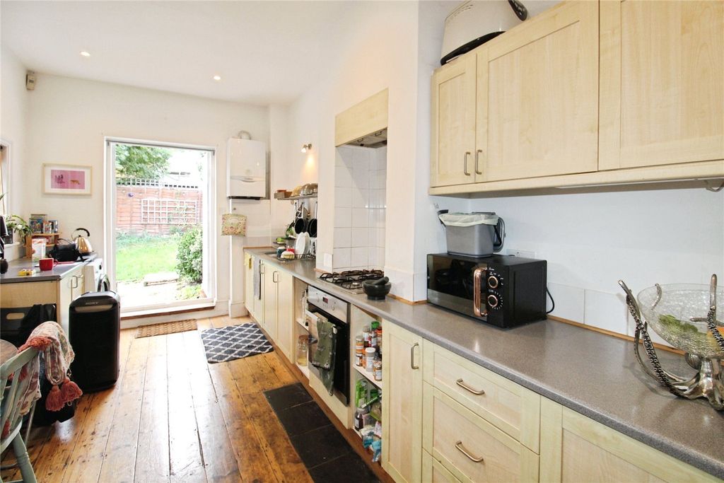 Property photo 2 of 11 Kitchen