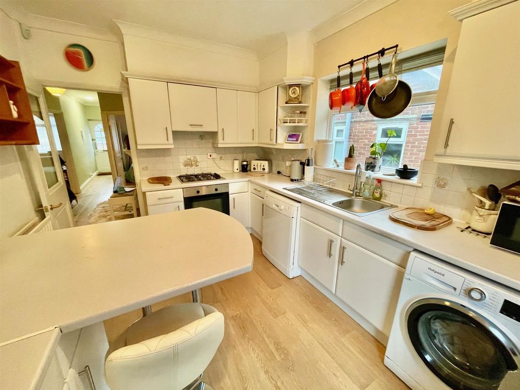 Property photo 3 of 10 Kitchen 2.Jpg