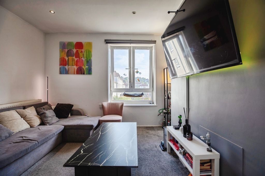 Property photo 3 of 25 Pbox-Img.Jpg