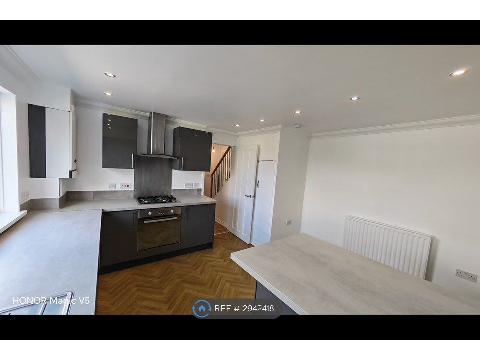 Property photo 3 of 27