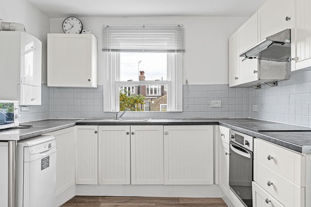 Property photo 3 of 9 Kitchen