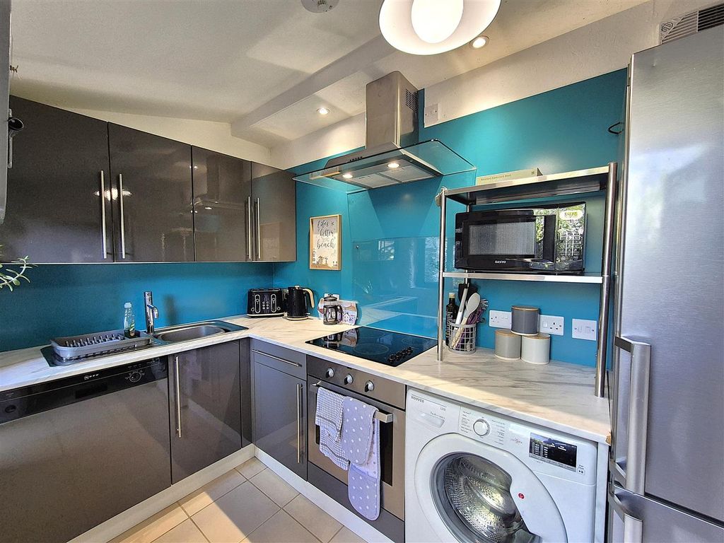 Property photo 3 of 13 Kitchen