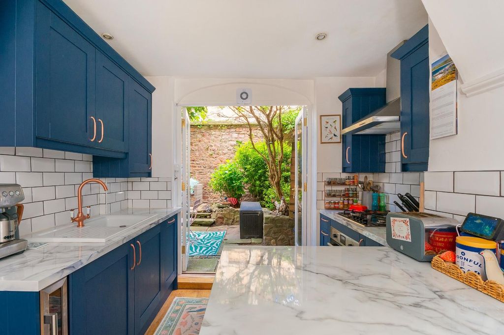 Property photo 3 of 33 G0F2Wpcn - Kitchen C.Jpg