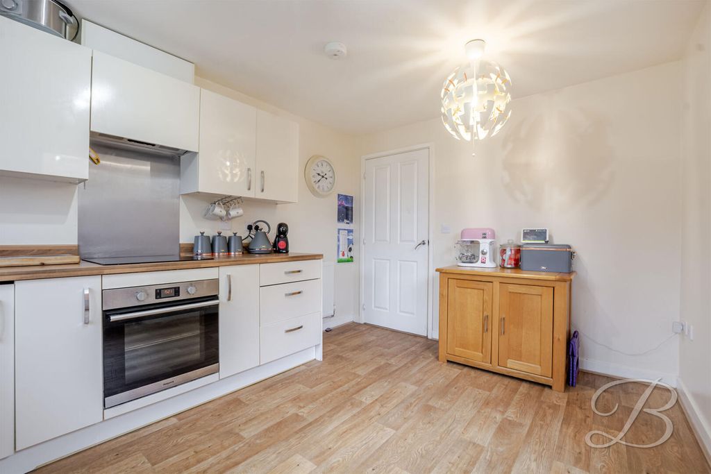 Property photo 3 of 33 Kitchen