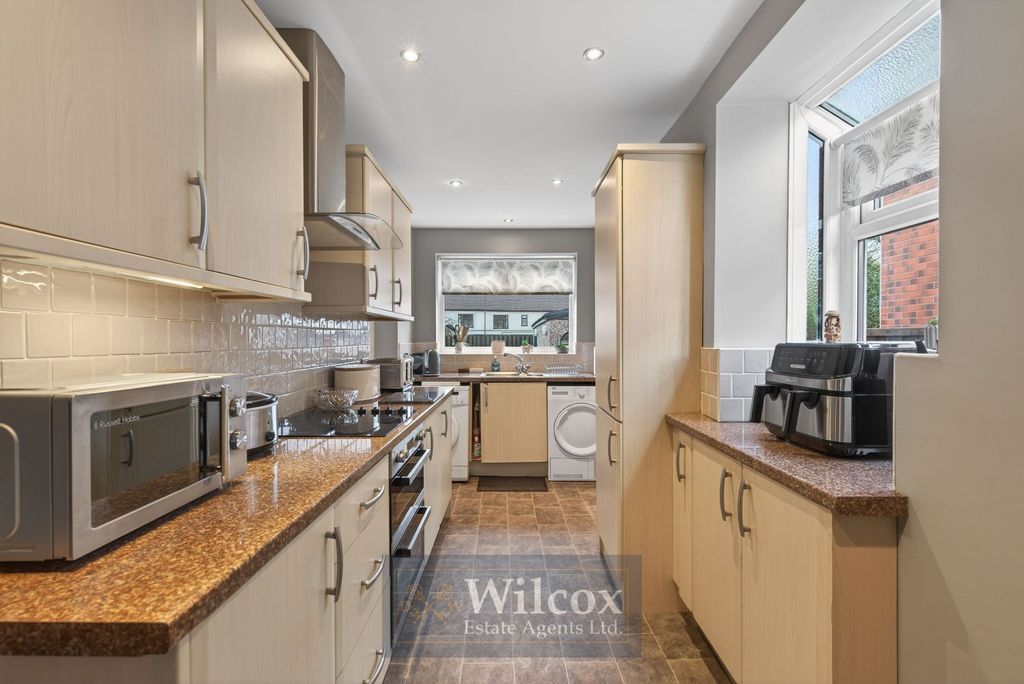 Property photo 3 of 32