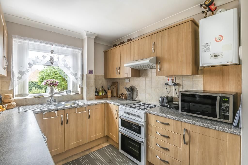 Property photo 3 of 10 Kitchen