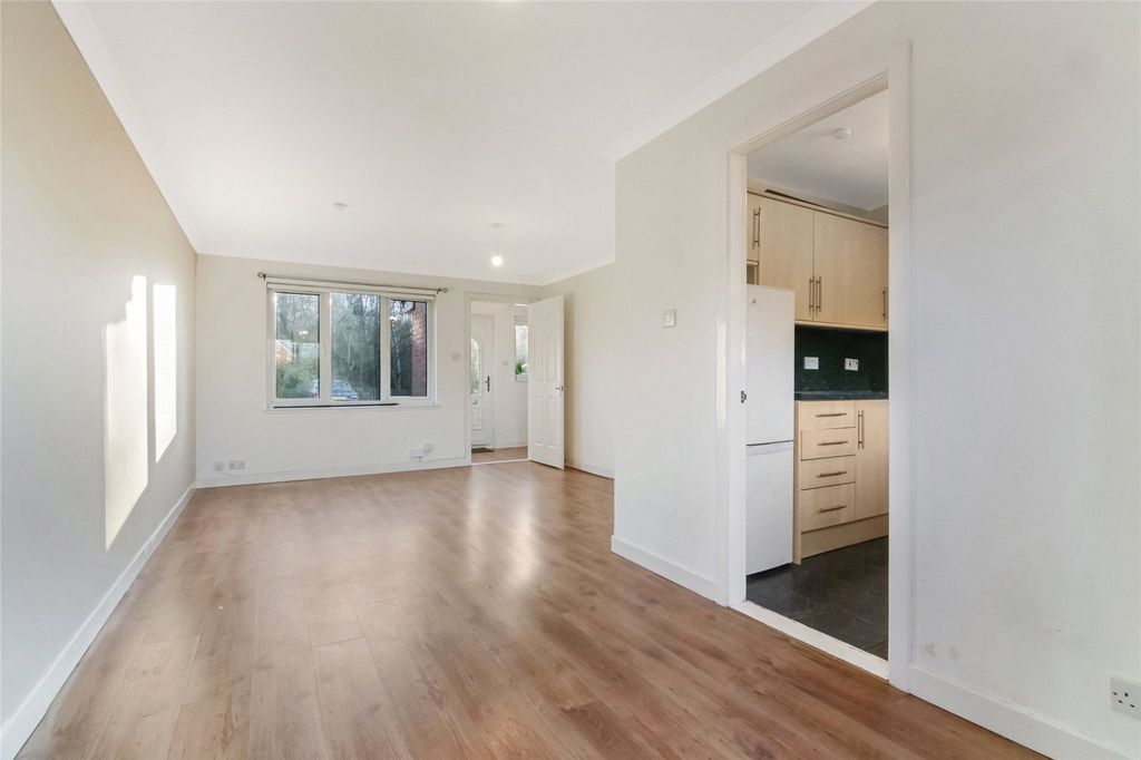 Property photo 3 of 20 Living Room