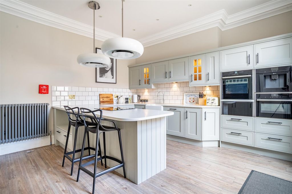 Property photo 1 of 28 Br-2.Jpg