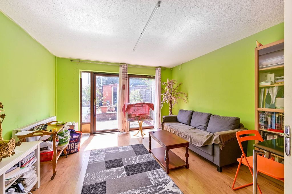 Property photo 2 of 8
