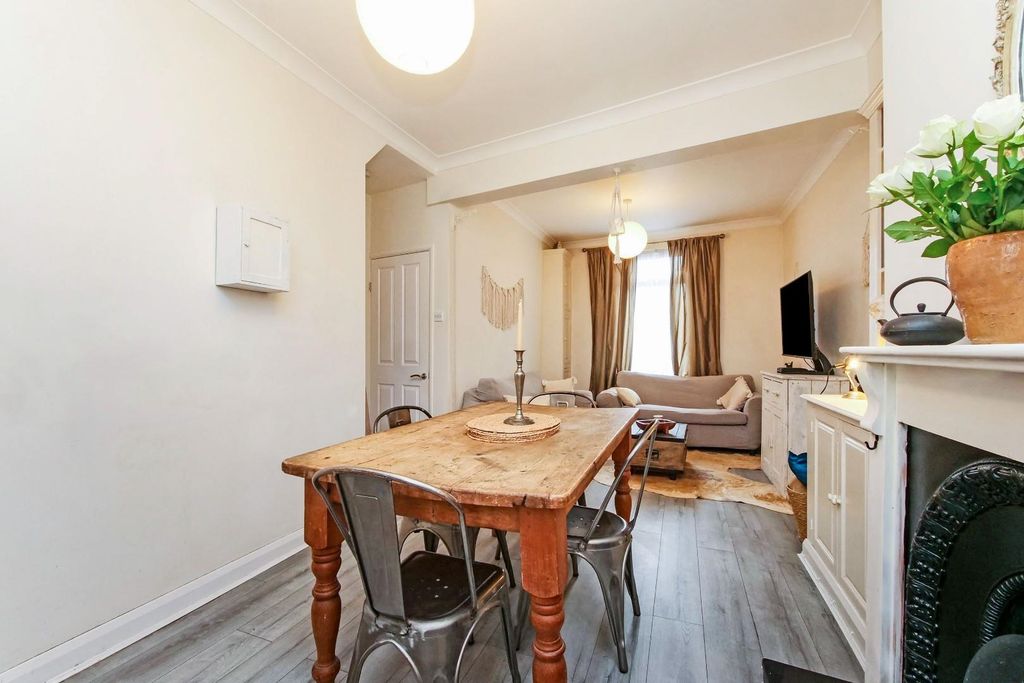 Property photo 2 of 10 Dining/Living Room