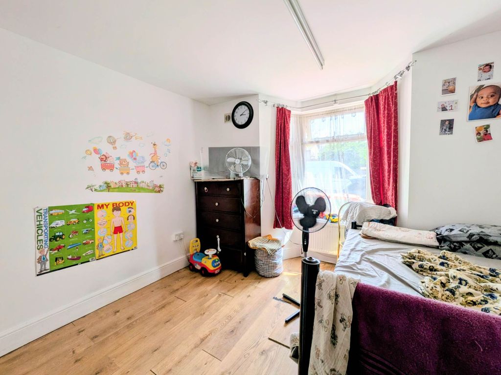 Property photo 3 of 11