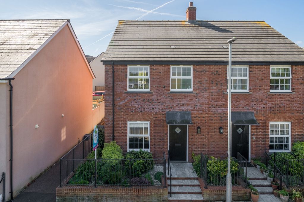 Property photo 1 of 15 1448761-1-69Eb440151556-Arw-1