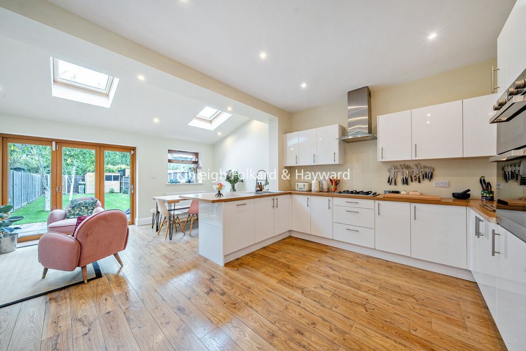 Property photo 2 of 15 Picture No. 16