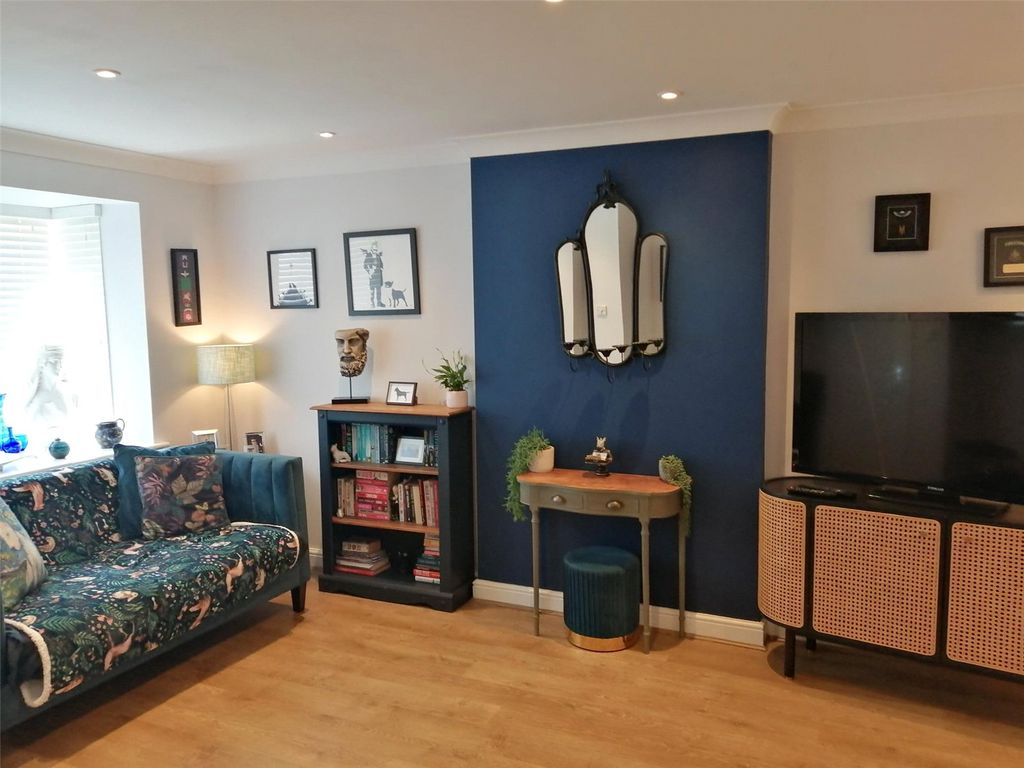 Property photo 2 of 16 Picture No. 25