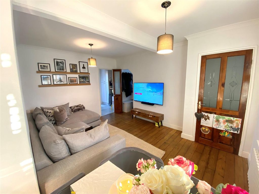 Property photo 3 of 12 5.Jpg