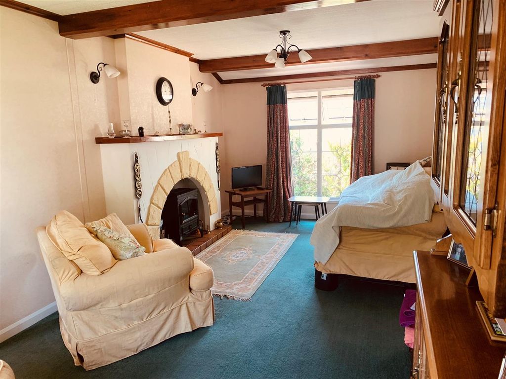 Property photo 3 of 11 Lounge.Jpg