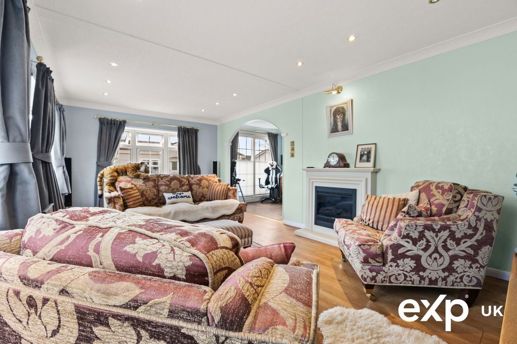 Property photo 3 of 25