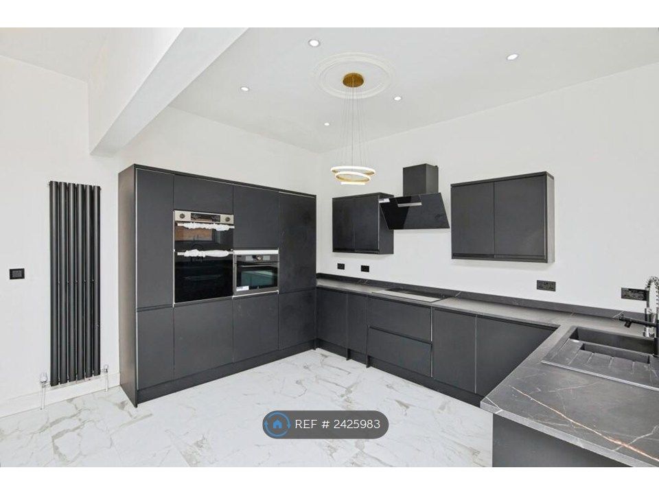 Property photo 2 of 14 Kitchen