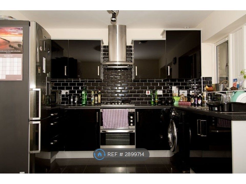 Property photo 2 of 6 Kitchen
