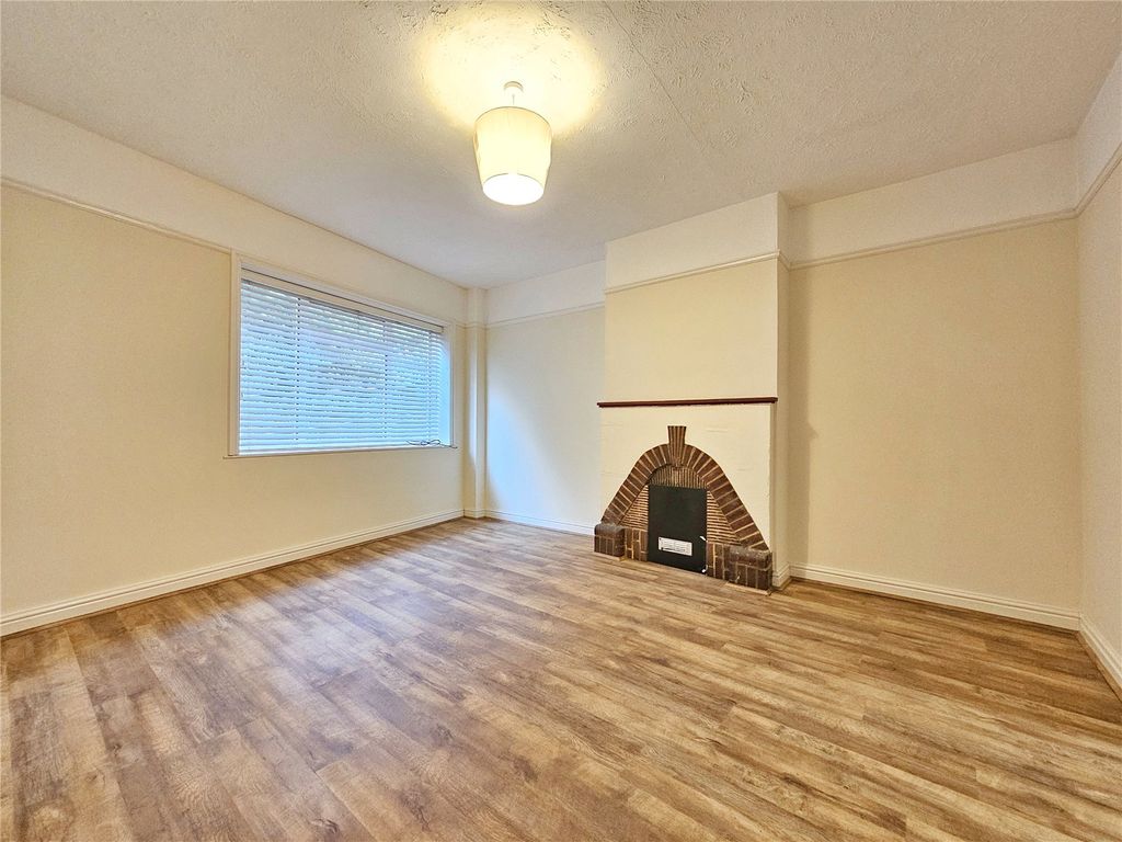 Property photo 3 of 8 Picture No. 12