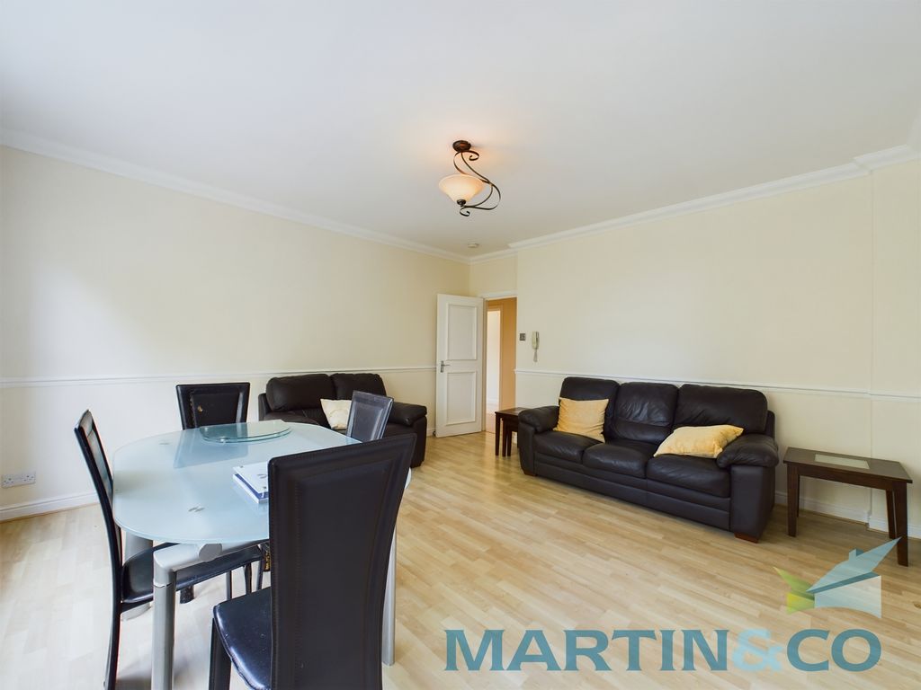 Property photo 3 of 14 Cam01870G0-Pr0038-Still008