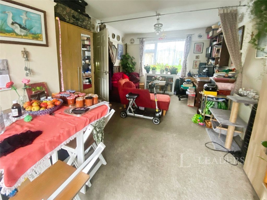 Property photo 2 of 10 Picture No. 05