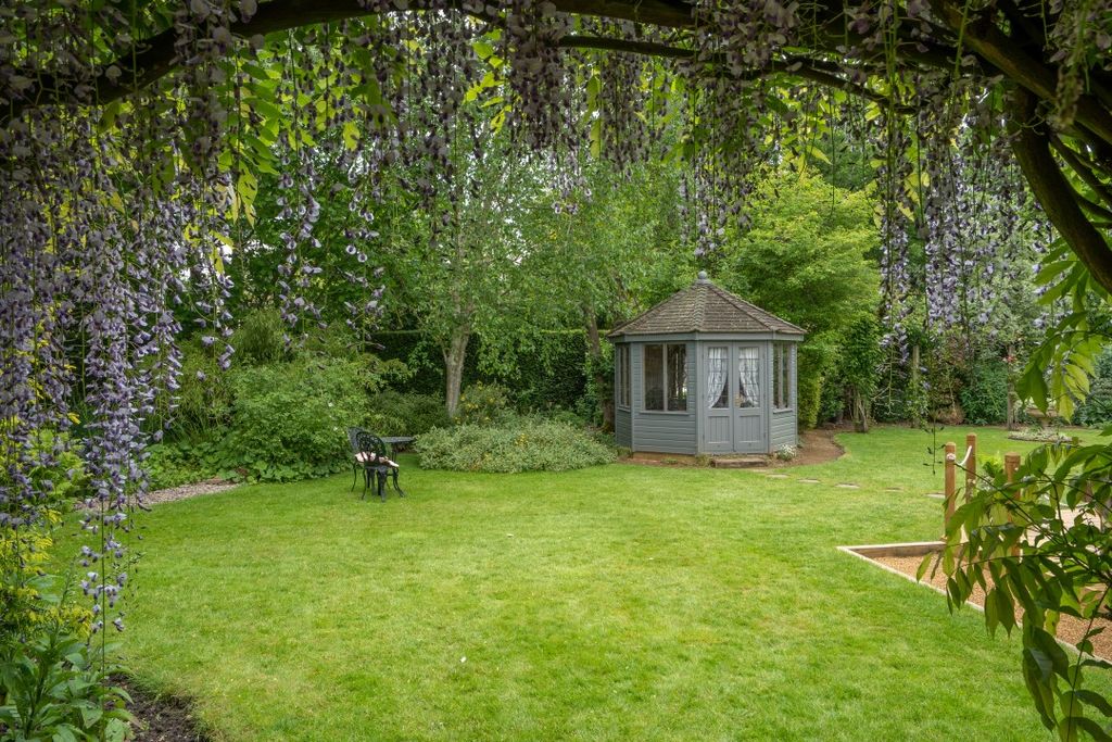 Property photo 2 of 26