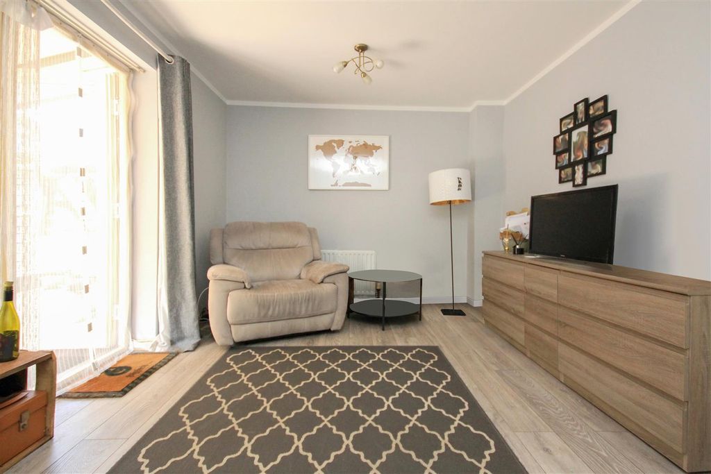 Property photo 2 of 17 Lounge 2.Jpg