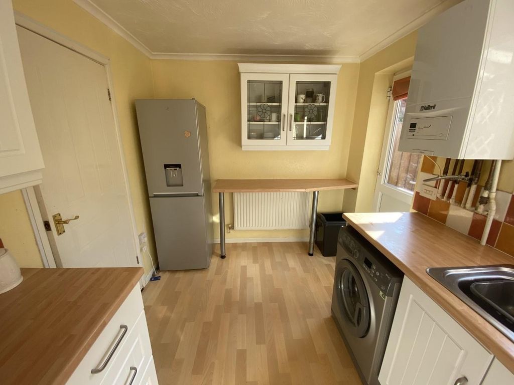 Property photo 3 of 12 Kitchen
