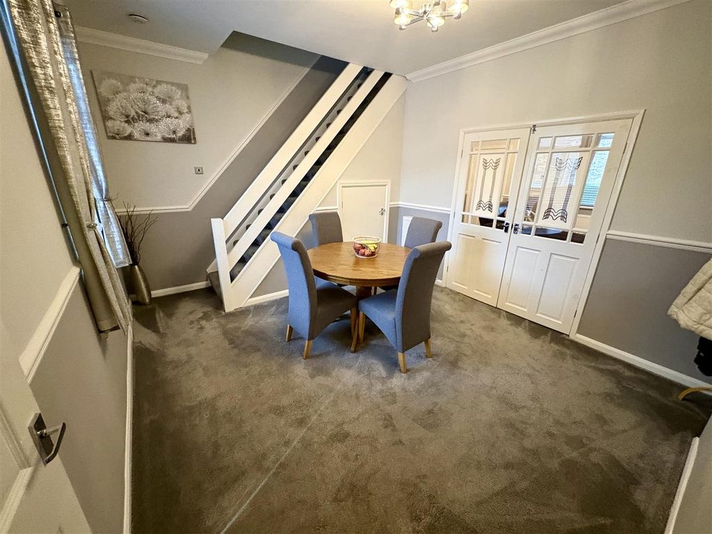 Property photo 3 of 11 Dining Room