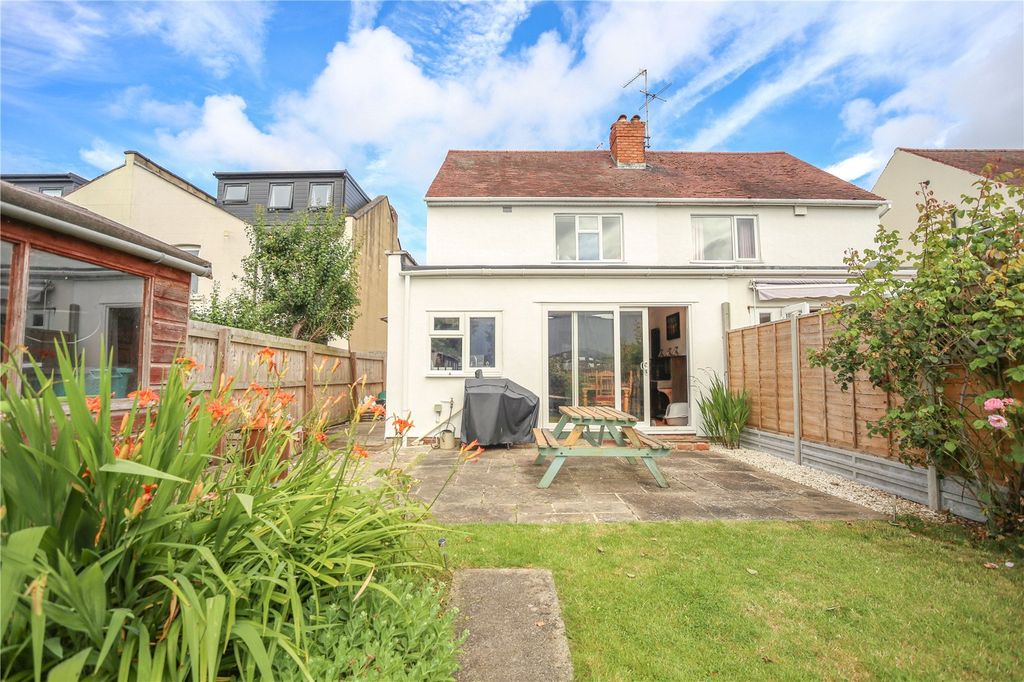 Property photo 2 of 17 Picture No. 15