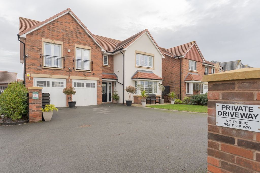 Property photo 2 of 31