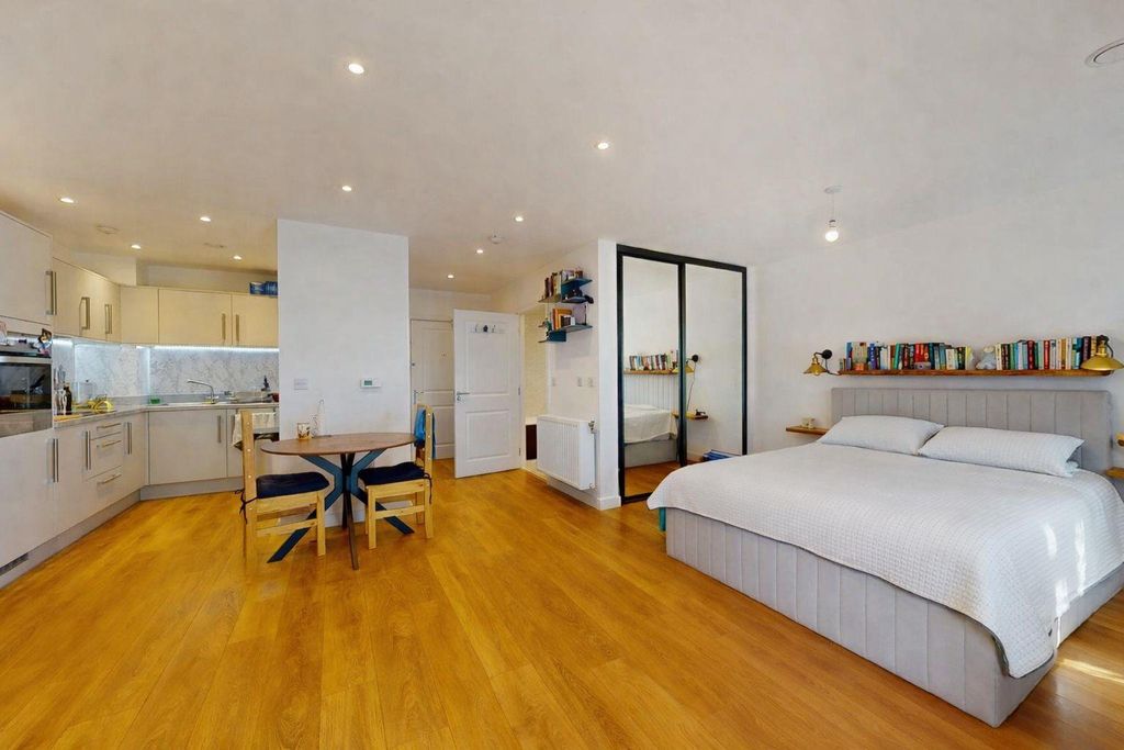 Property photo 1 of 11 Beckton, E6, Studio For Sale By Barrain London Est
