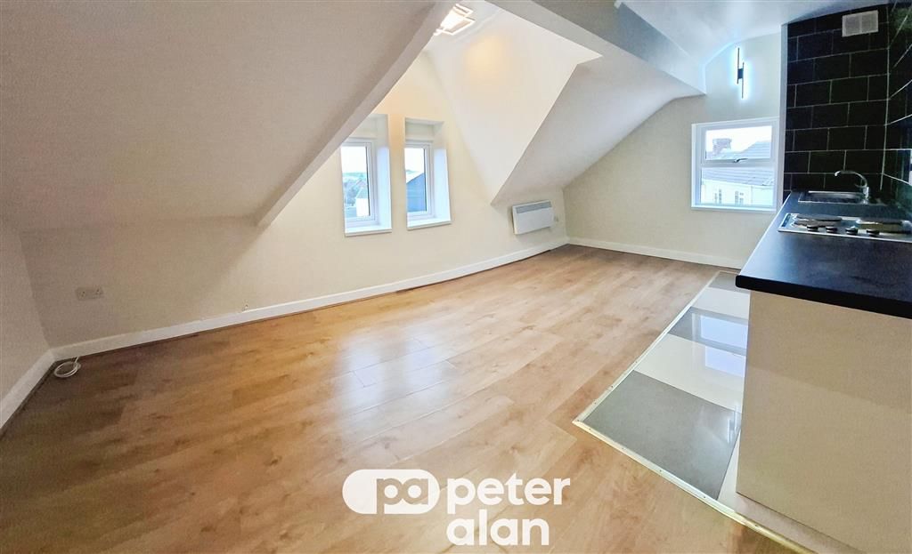 Property photo 3 of 7 Balcony